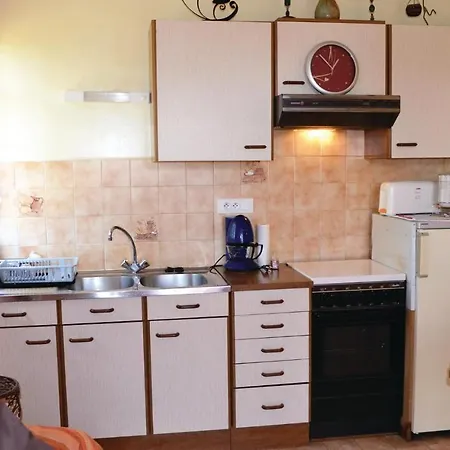 Two-bedroom In St Bressou Prázdninový dům Saint-Bressou (Lot)